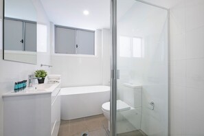 Apartment, 2 Bedrooms | Bathroom
