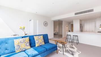 City Apartment, 3 Bedrooms, Kitchen, City View | Living room | Flat-screen TV