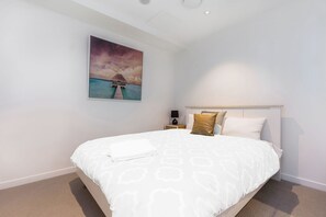 City Apartment, 3 Bedrooms, Kitchen, City View | 3 bedrooms - Brisbane City Skytower 3 Bedrooms Apartment with Free Parking by KozyGuru (Brisbane)