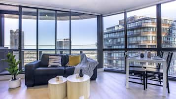 Appartement Ville, 1 chambre, balcon, vue ville | Coin séjour
