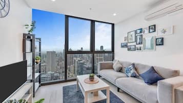 Comfort Apartment, 1 Bedroom | Living room | Flat-screen TV