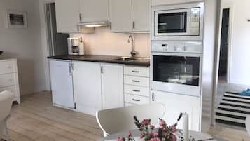 Kylskåp, mikrovågsugn, ugn och spishäll