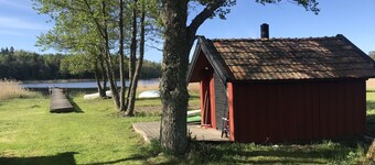 Nice cottage on horse farm with lake and sauna