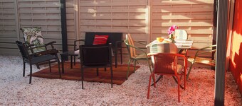 2 bedrooms house with living / kitchen dining and large outside patio 