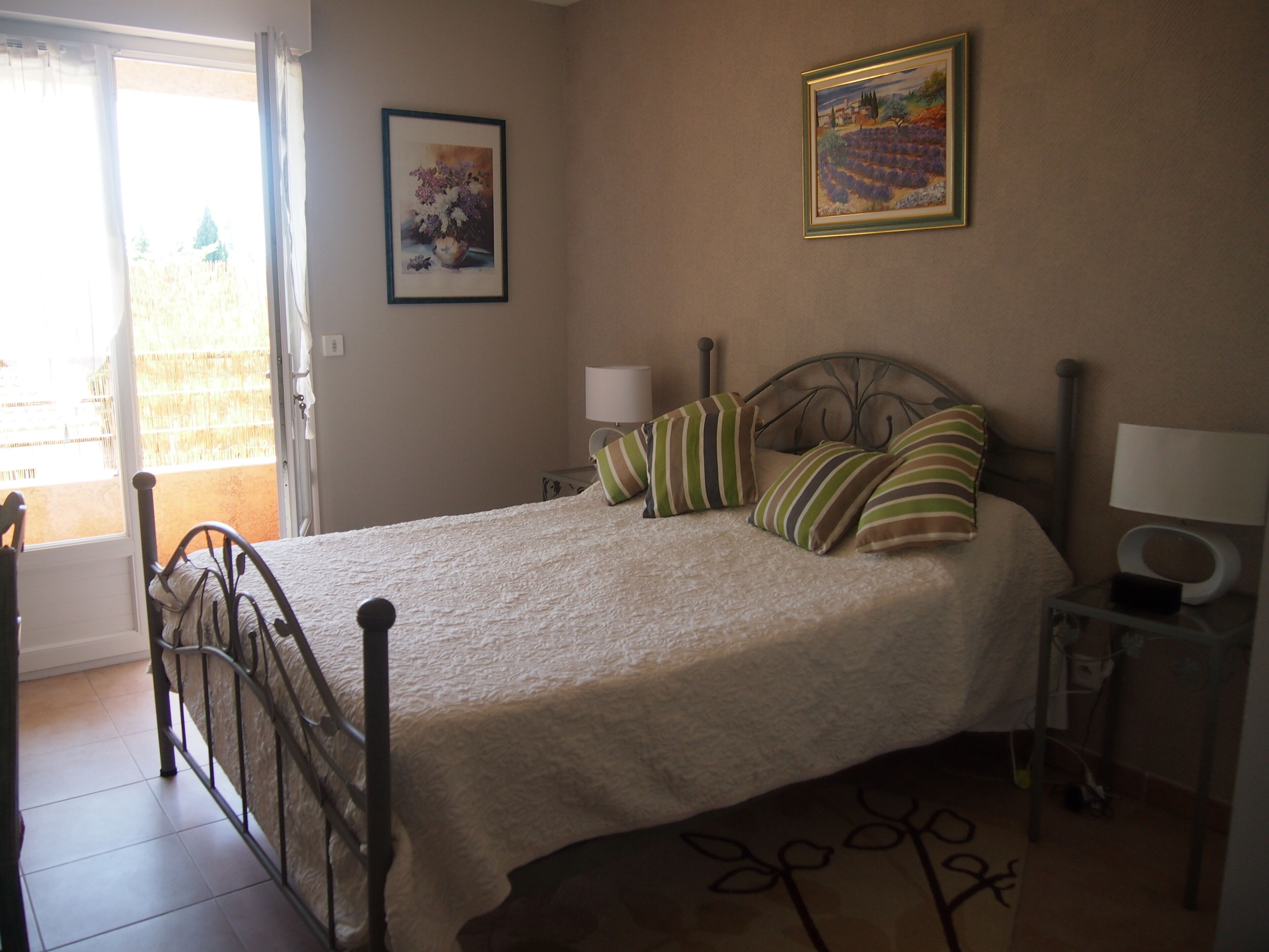 2 makuuhuonetta, silitysrauta/-lauta, ilmainen Wi-Fi, vuodevaatteet