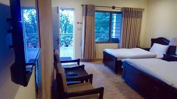 Deluxe Quadruple Room | Iron/ironing board, free WiFi