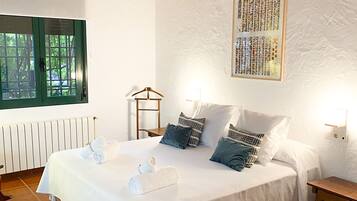 2 slaapkamers, een strijkplank/strijkijzer, gratis wifi, beddengoed