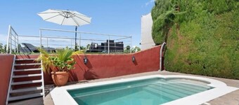 Charming Casa Flamenca: Private, Scenic Retreat with Pool and Mountain