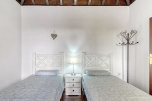 2 chambres, accès à Internet, literie fournie