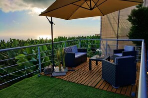 Terrace/patio - Charming Casa Flamenca: Private, Scenic Retreat with Pool and Mountain (Tijarafe)