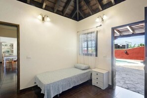 Spa - Charming Casa Flamenca: Private, Scenic Retreat with Pool and Mountain (Tijarafe)