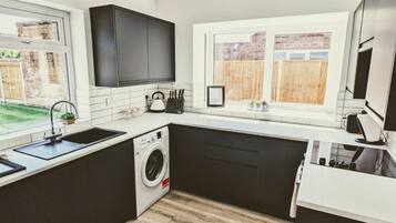 Nhà | Bếp riêng | Tủ lạnh, lò vi sóng, lò nướng, bếp nấu