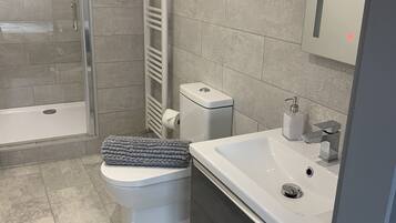 House | Bathroom | Shower, deep-soaking bathtub, hair dryer, towels