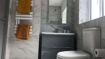 House | Bathroom | Shower, deep-soaking bathtub, hair dryer, towels