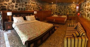 Habitación cuádruple Deluxe | Wifi gratis y ropa de cama