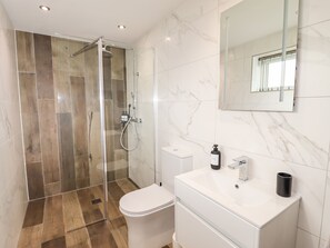 Cottage | Bathroom | Shower