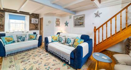 Curlew Cottage – Sleeps 4 – Garden – Dog Friendly