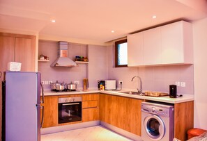Fridge, cookware/dishes/utensils