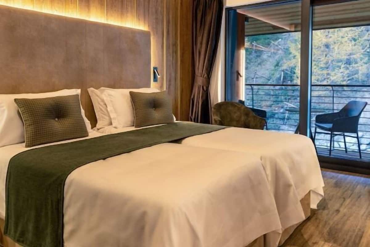 1 bedroom, premium bedding, down duvets, minibar