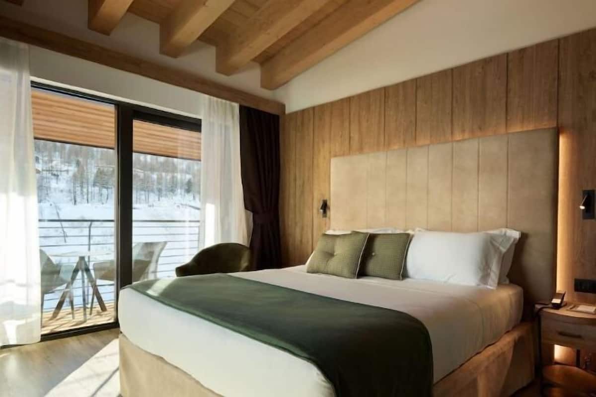 1 bedroom, premium bedding, down duvets, minibar