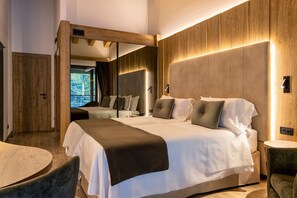 Habitación familiar | Ropa de cama de alta calidad, edredón y minibar 