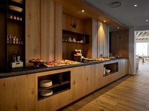 Free daily buffet breakfast - Cervino - VRetreats, SLH Collection (Valtournenche)