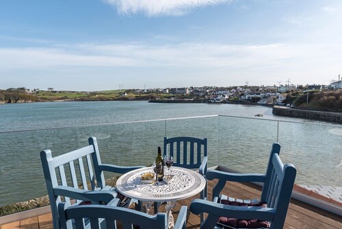 The View @ The Moorings -  an apartment that sleeps 5 guests  in 2 bedrooms