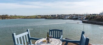 The View @ The Moorings - an apartment that sleeps 5 guests in 2 bedrooms