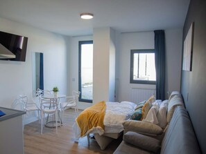 Living area - Apartamentos Santander Maliaño Suites 3000 (Camargo)