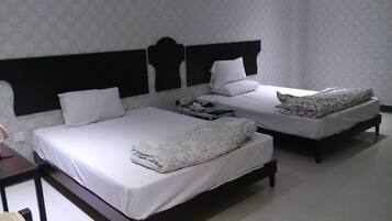 غرفة ديلوكس مزدوجة | مكواة/لوح كي وواي فاي مجانًا