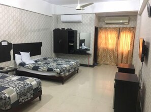Deluxe Quadruple Room | Iron/ironing board, free WiFi - Hotel Sehwan Divine (Sehwan)