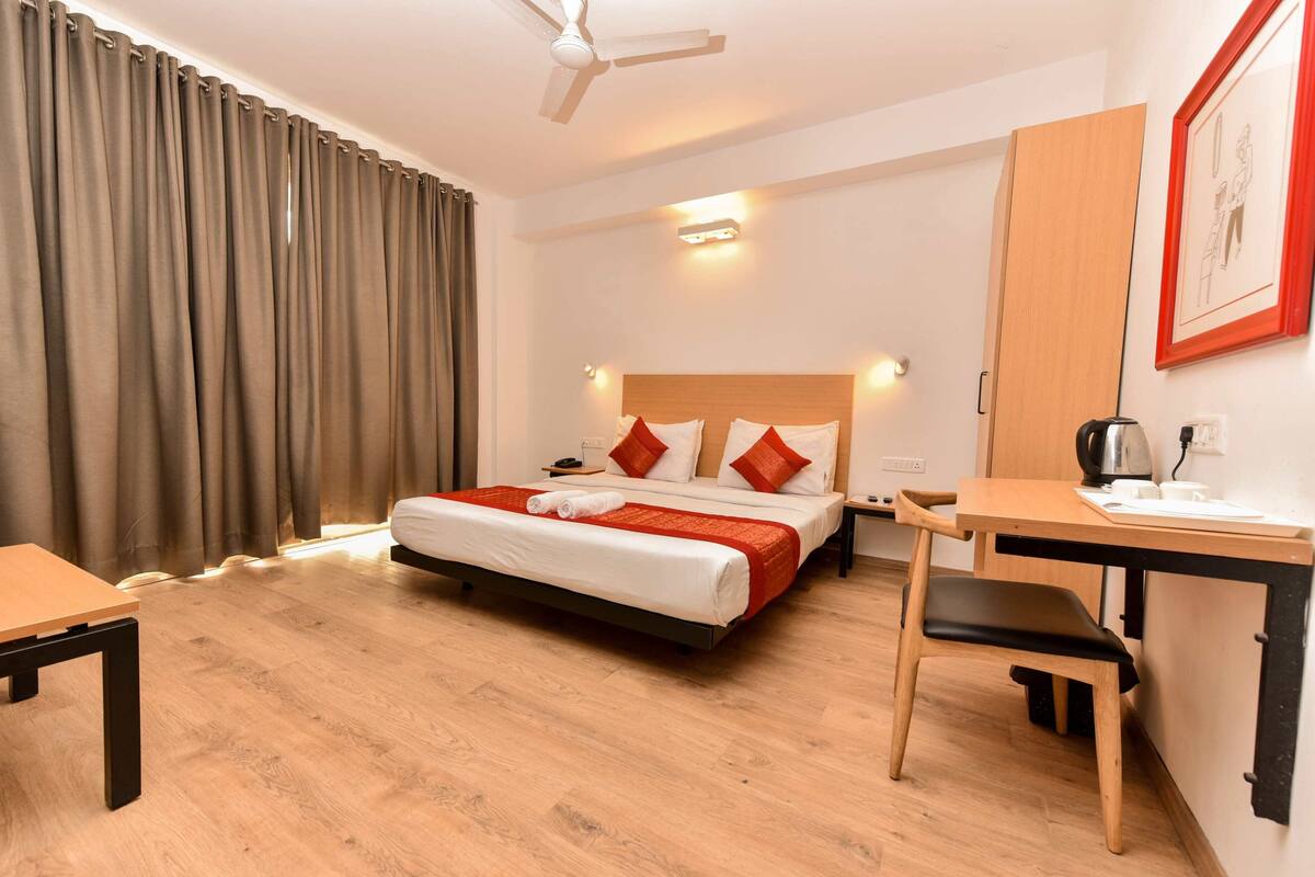 Egyptian cotton sheets, premium bedding, Select Comfort beds, free WiFi