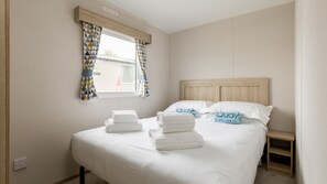 House (3 Bedrooms) | 3 bedrooms, travel cot, WiFi, bed sheets - Smith's Haven (Poole)