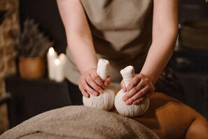 A person applying a massage with a towel on a massage table. - No.1 York (York)