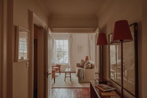 Cribs/infant beds