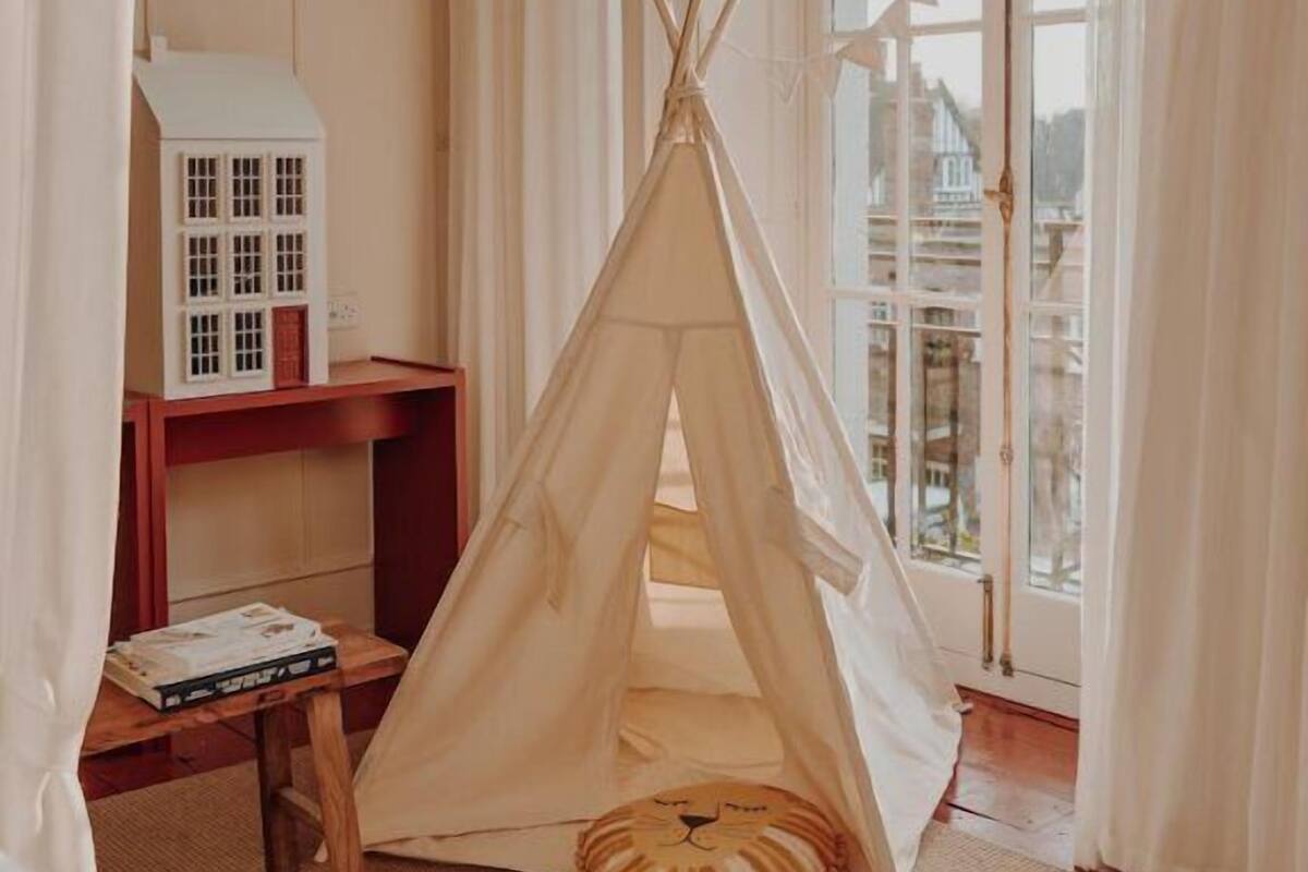 Cribs/infant beds