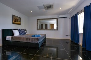 8 bedrooms, in-room safe, desk, iron/ironing board