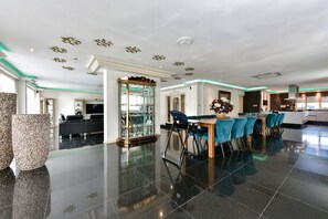 Dining - Holiday in paradise  (Noord)