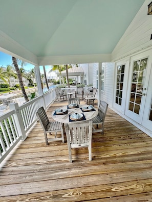 Outdoor dining - Coral Lagoon Updated Single Family Home with 40' Boat Slip directly behind home (Marathon)