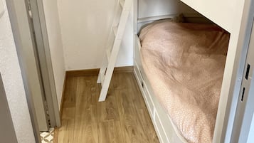 1 bedroom, iron/ironing board, free WiFi, bed sheets