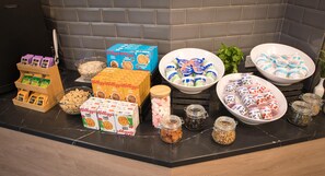Buffet déjeuner servi tous les jours en supplément