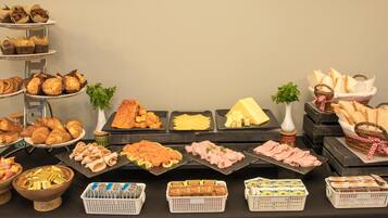 Daily buffet breakfast for a fee