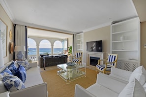 Smart TV - Camps Bay Luxury Villa - Bingley Place (Cape Town)