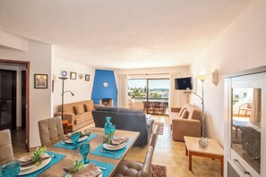 TV, fireplace - Carolina Sea Apartment (Albufeira)