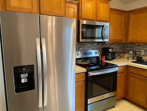 Fridge, microwave, stovetop, dishwasher