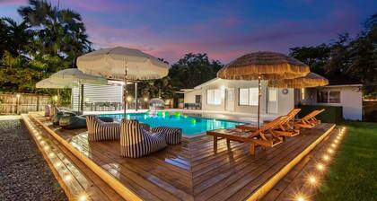 Amazing 4BR Villa with Canal View, Beach Volleyball Court