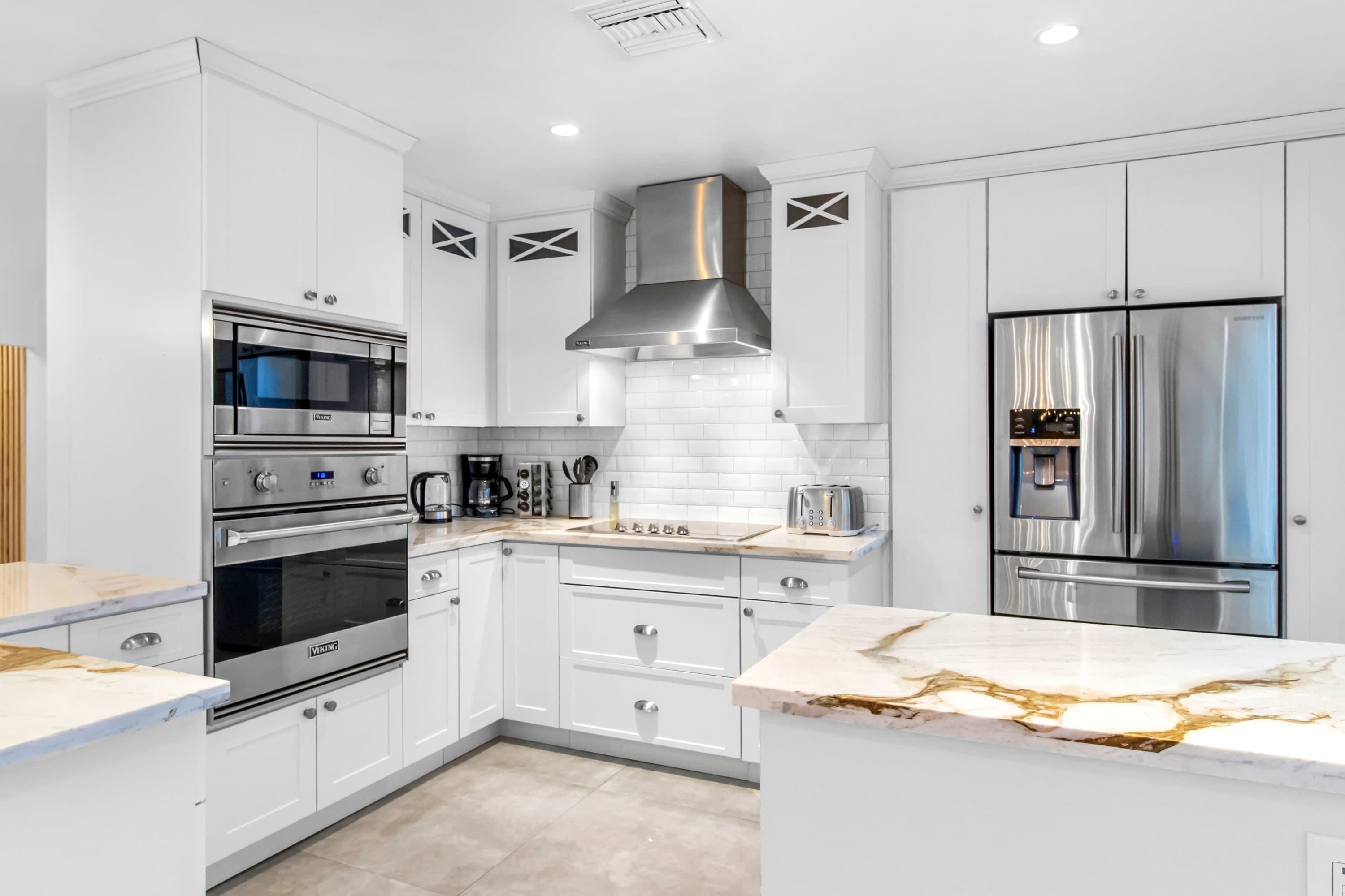 冰箱、微波炉、烤箱、炉灶