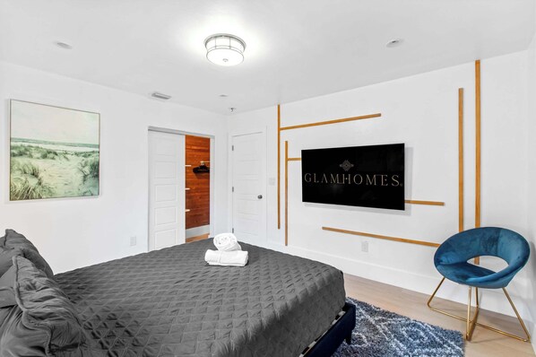 4 bedrooms, iron/ironing board, travel crib, free WiFi