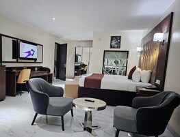 Deluxe Room | In-room safe, laptop workspace, free WiFi, bed sheets