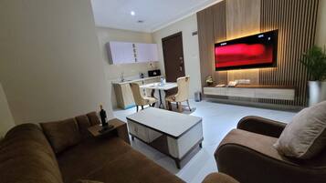 Suite Confort | Coin séjour | Télévision à écran plat